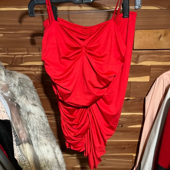 Amazon two-piece set crop top and matching skirt - Picture 2 of 4